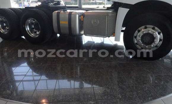 Comprar Usado Mercedes‒Benz 1722 Branco Caminhão em Maputo em Maputo Comprar Usado Mercedes‒Benz 1722 Branco Caminhão em Maputo em Maputo