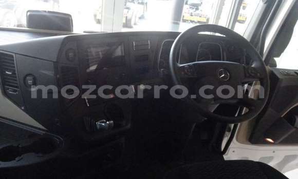 Comprar Usado Mercedes‒Benz 1722 Branco Caminhão em Maputo em Maputo Comprar Usado Mercedes‒Benz 1722 Branco Caminhão em Maputo em Maputo