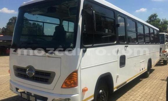 Nunua Ilio tumika Hino 300 Series Nyeupe Lori ndani ya Inhambane nchini Inhambane Nunua Ilio tumika Hino 300 Series Nyeupe Lori ndani ya Inhambane nchini Inhambane