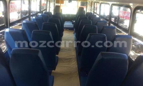 Nunua Ilio tumika Hino 300 Series Nyeupe Lori ndani ya Inhambane nchini Inhambane Nunua Ilio tumika Hino 300 Series Nyeupe Lori ndani ya Inhambane nchini Inhambane