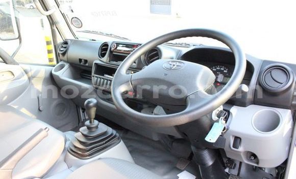 Comprar Usado Toyota Dyna Branco Caminhão em Maputo em Maputo Comprar Usado Toyota Dyna Branco Caminhão em Maputo em Maputo
