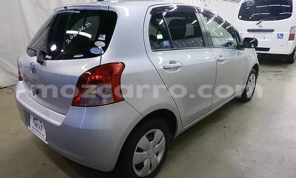 Comprar Usado Toyota Yaris Prata Carro em Angoche em Nampula