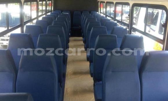 Comprar Usado Hino 300 Series Branco Caminhão em Maputo em Maputo Comprar Usado Hino 300 Series Branco Caminhão em Maputo em Maputo