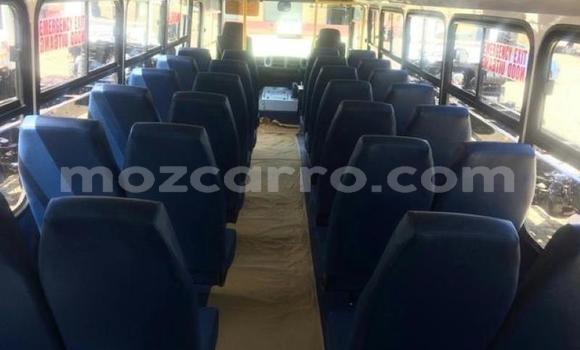 Comprar Usado Hino 300 Series Branco Caminhão em Maputo em Maputo Comprar Usado Hino 300 Series Branco Caminhão em Maputo em Maputo