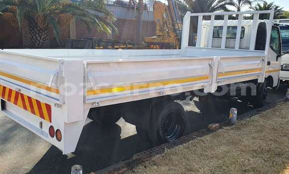 Nunua Ilio tumika Hino 300 Series Nyeupe Lori ndani ya Inhambane nchini Inhambane Nunua Ilio tumika Hino 300 Series Nyeupe Lori ndani ya Inhambane nchini Inhambane