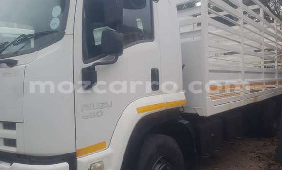 Comprar Usado Isuzu FTR 850 Branco Caminhão em Maputo em Maputo Comprar Usado Isuzu FTR 850 Branco Caminhão em Maputo em Maputo