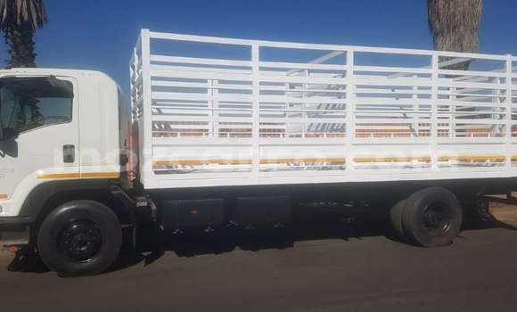 Comprar Usado Isuzu FTR 850 Branco Caminhão em Maputo em Maputo Comprar Usado Isuzu FTR 850 Branco Caminhão em Maputo em Maputo