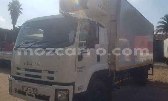 Comprar Usado Isuzu FTR 850 Branco Caminhão em Maputo em Maputo Comprar Usado Isuzu FTR 850 Branco Caminhão em Maputo em Maputo