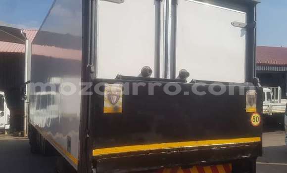 Comprar Usado Isuzu FTR 850 Branco Caminhão em Maputo em Maputo Comprar Usado Isuzu FTR 850 Branco Caminhão em Maputo em Maputo