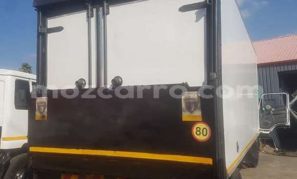 Comprar Usado Isuzu FTR 850 Branco Caminhão em Maputo em Maputo Comprar Usado Isuzu FTR 850 Branco Caminhão em Maputo em Maputo