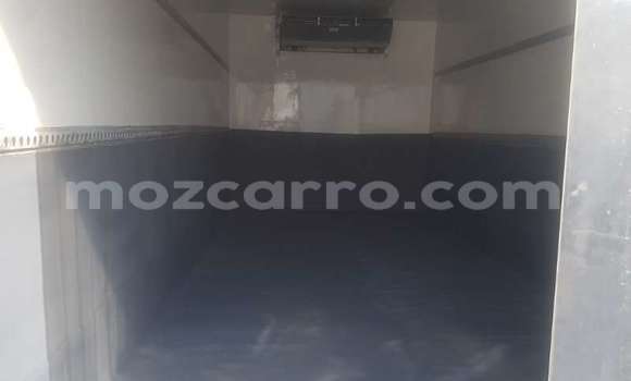 Comprar Usado Isuzu FTR 850 Branco Caminhão em Maputo em Maputo Comprar Usado Isuzu FTR 850 Branco Caminhão em Maputo em Maputo