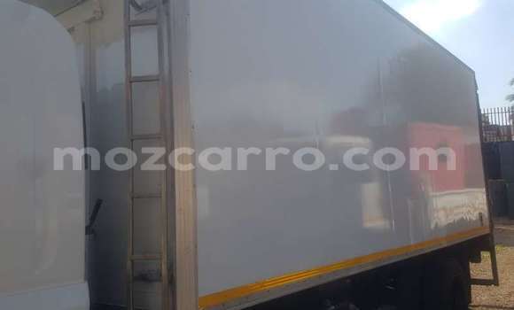 Comprar Usado Isuzu FTR 850 Branco Caminhão em Maputo em Maputo Comprar Usado Isuzu FTR 850 Branco Caminhão em Maputo em Maputo