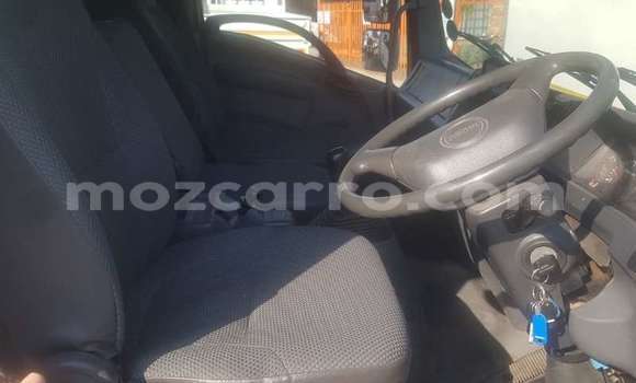 Comprar Usado Isuzu FTR 850 Branco Caminhão em Maputo em Maputo Comprar Usado Isuzu FTR 850 Branco Caminhão em Maputo em Maputo