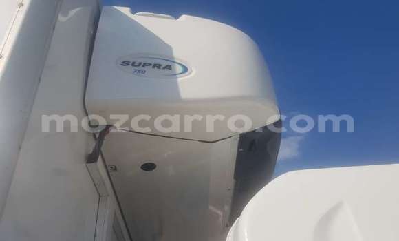 Comprar Usado Isuzu FTR 850 Branco Caminhão em Maputo em Maputo Comprar Usado Isuzu FTR 850 Branco Caminhão em Maputo em Maputo