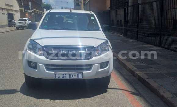 Comprar Usado Isuzu KB Branco Carro em Tete em Tete Comprar Usado Isuzu KB Branco Carro em Tete em Tete