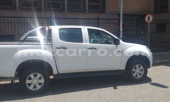 Comprar Usado Isuzu KB Branco Carro em Tete em Tete Comprar Usado Isuzu KB Branco Carro em Tete em Tete
