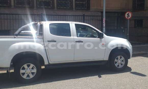 Comprar Usado Isuzu KB Branco Carro em Tete em Tete Comprar Usado Isuzu KB Branco Carro em Tete em Tete