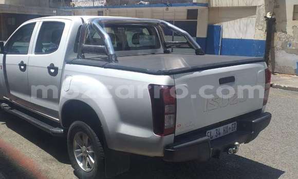 Comprar Usado Isuzu KB Branco Carro em Tete em Tete Comprar Usado Isuzu KB Branco Carro em Tete em Tete