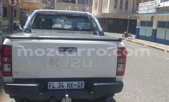 Comprar Usado Isuzu KB Branco Carro em Tete em Tete Comprar Usado Isuzu KB Branco Carro em Tete em Tete