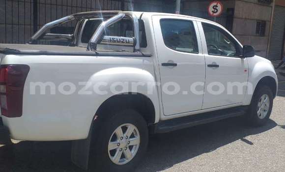 Comprar Usado Isuzu KB Branco Carro em Tete em Tete Comprar Usado Isuzu KB Branco Carro em Tete em Tete