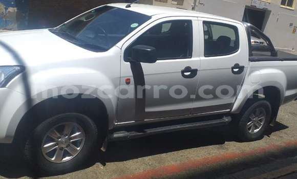Comprar Usado Isuzu KB Branco Carro em Tete em Tete Comprar Usado Isuzu KB Branco Carro em Tete em Tete