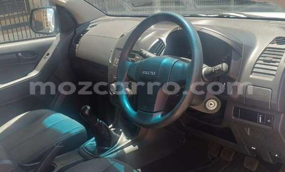 Comprar Usado Isuzu KB Branco Carro em Tete em Tete Comprar Usado Isuzu KB Branco Carro em Tete em Tete