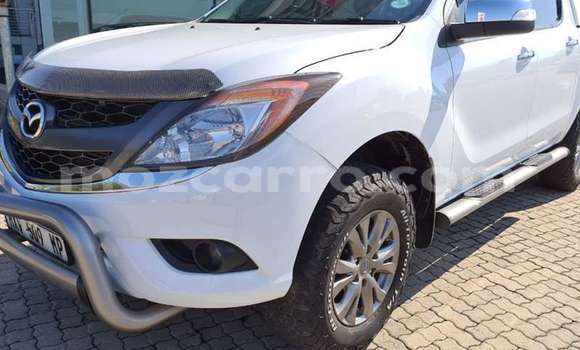 Comprar Usado Mazda BT-50 Branco Carro em Maputo em Maputo