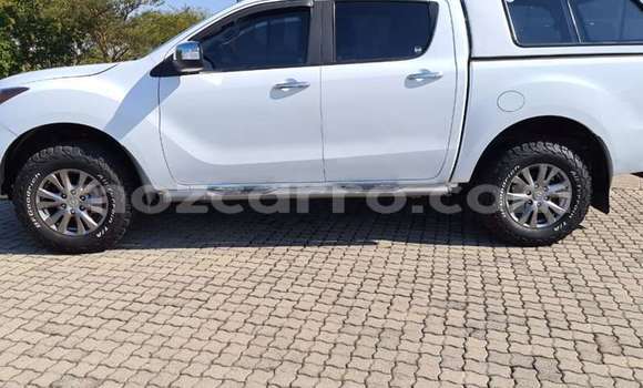 Nunua Ilio tumika Mazda BT-50 Nyeupe Gari ndani ya Maputo nchini Maputo Nunua Ilio tumika Mazda BT-50 Nyeupe Gari ndani ya Maputo nchini Maputo