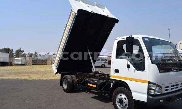 Buy Used Isuzu FTR 850 White Truck in Inhambane in Inhambane Buy Used Isuzu FTR 850 White Truck in Inhambane in Inhambane