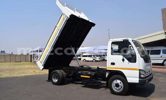 Buy Used Isuzu FTR 850 White Truck in Inhambane in Inhambane Buy Used Isuzu FTR 850 White Truck in Inhambane in Inhambane