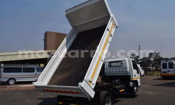 Buy Used Isuzu FTR 850 White Truck in Inhambane in Inhambane Buy Used Isuzu FTR 850 White Truck in Inhambane in Inhambane