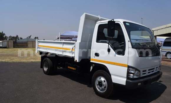 Buy Used Isuzu FTR 850 White Truck in Inhambane in Inhambane Buy Used Isuzu FTR 850 White Truck in Inhambane in Inhambane
