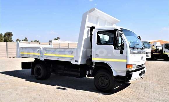 Buy Used Nissan UD White Truck in Inhambane in Inhambane Buy Used Nissan UD White Truck in Inhambane in Inhambane
