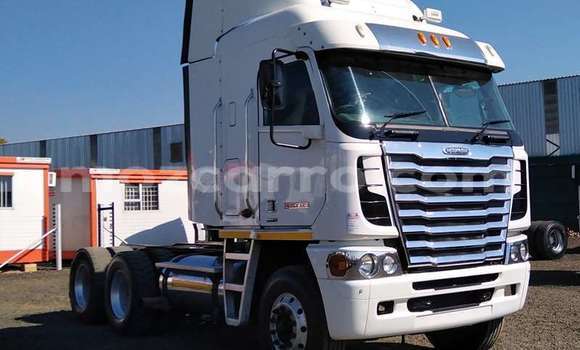 Buy Used Caterpillar 120 White Truck in Mabalane in Gaza Buy Used Caterpillar 120 White Truck in Mabalane in Gaza