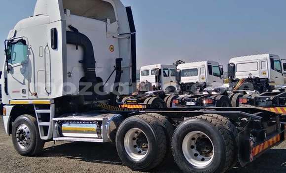 Buy Used Caterpillar 120 White Truck in Mabalane in Gaza Buy Used Caterpillar 120 White Truck in Mabalane in Gaza