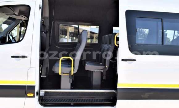 Buy Used Volkswagen TRUCK White Truck in Maputo in Maputo Buy Used Volkswagen TRUCK White Truck in Maputo in Maputo