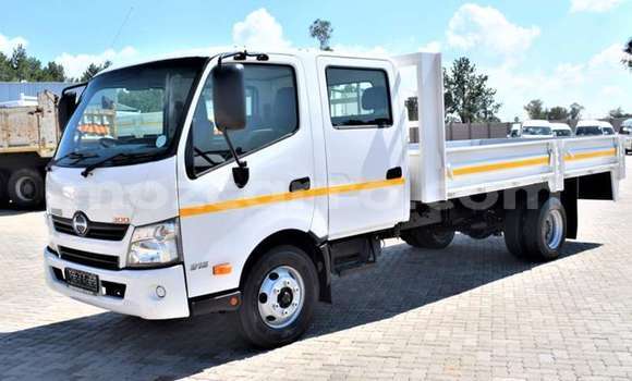 Buy Used Hino 300 Series White Truck in Maputo in Maputo Buy Used Hino 300 Series White Truck in Maputo in Maputo