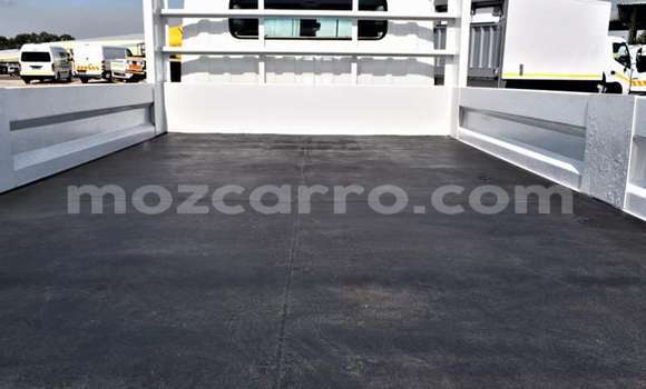 Buy Used Hino 300 Series White Truck in Maputo in Maputo Buy Used Hino 300 Series White Truck in Maputo in Maputo