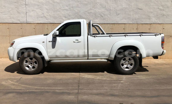 Nunua Ilio tumika Mazda BT-50 Nyeupe Gari ndani ya Gilé nchini Zambezia Nunua Ilio tumika Mazda BT-50 Nyeupe Gari ndani ya Gilé nchini Zambezia