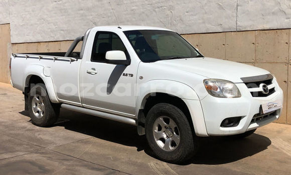 Nunua Ilio tumika Mazda BT-50 Nyeupe Gari ndani ya Gilé nchini Zambezia Nunua Ilio tumika Mazda BT-50 Nyeupe Gari ndani ya Gilé nchini Zambezia
