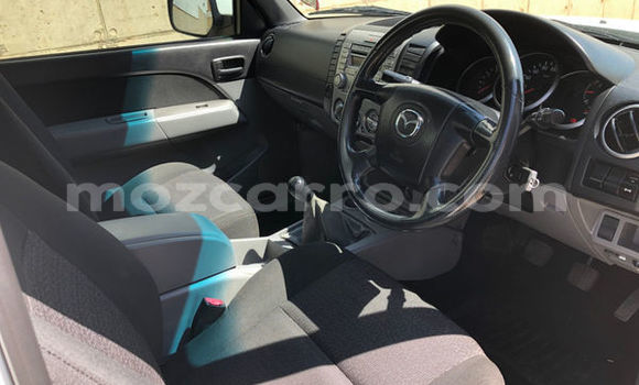 Nunua Ilio tumika Mazda BT-50 Nyeupe Gari ndani ya Gilé nchini Zambezia Nunua Ilio tumika Mazda BT-50 Nyeupe Gari ndani ya Gilé nchini Zambezia
