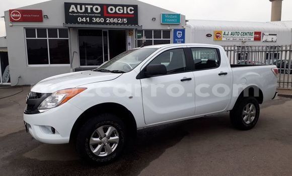 Comprar Usado Mazda BT-50 Branco Carro em Beira em Sofala Comprar Usado Mazda BT-50 Branco Carro em Beira em Sofala