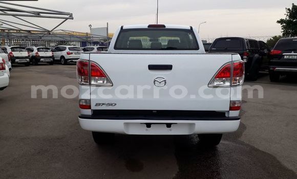 Comprar Usado Mazda BT-50 Branco Carro em Beira em Sofala Comprar Usado Mazda BT-50 Branco Carro em Beira em Sofala