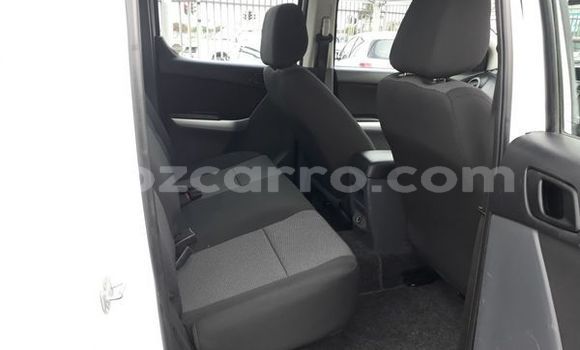 Comprar Usado Mazda BT-50 Branco Carro em Beira em Sofala Comprar Usado Mazda BT-50 Branco Carro em Beira em Sofala