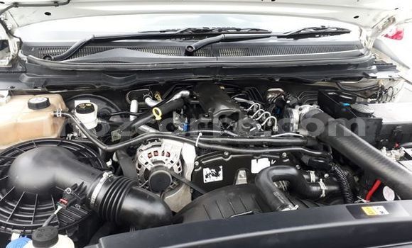 Comprar Usado Mazda BT-50 Branco Carro em Beira em Sofala Comprar Usado Mazda BT-50 Branco Carro em Beira em Sofala