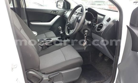 Comprar Usado Mazda BT-50 Branco Carro em Beira em Sofala Comprar Usado Mazda BT-50 Branco Carro em Beira em Sofala