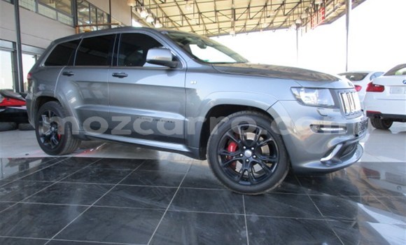Comprar Usado Jeep Grand Cherokee SRT8 Prata Carro em Mutarara em Tete Comprar Usado Jeep Grand Cherokee SRT8 Prata Carro em Mutarara em Tete