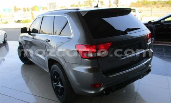 Comprar Usado Jeep Grand Cherokee SRT8 Prata Carro em Mutarara em Tete Comprar Usado Jeep Grand Cherokee SRT8 Prata Carro em Mutarara em Tete