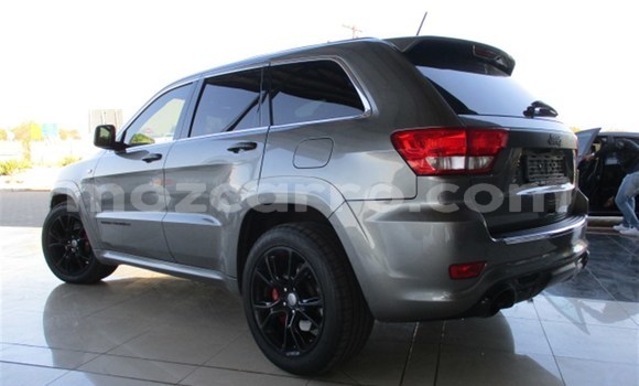 Comprar Usado Jeep Grand Cherokee SRT8 Prata Carro em Mutarara em Tete Comprar Usado Jeep Grand Cherokee SRT8 Prata Carro em Mutarara em Tete