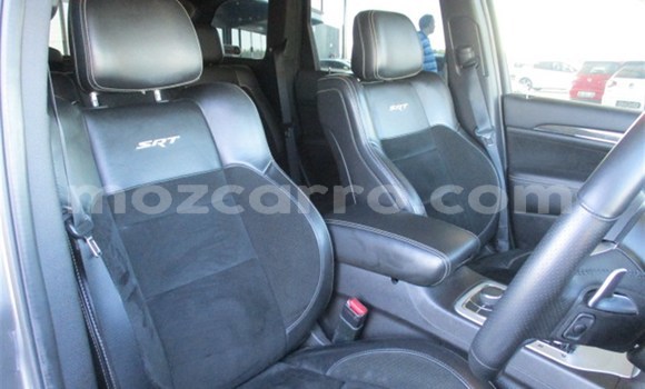 Comprar Usado Jeep Grand Cherokee SRT8 Prata Carro em Mutarara em Tete Comprar Usado Jeep Grand Cherokee SRT8 Prata Carro em Mutarara em Tete